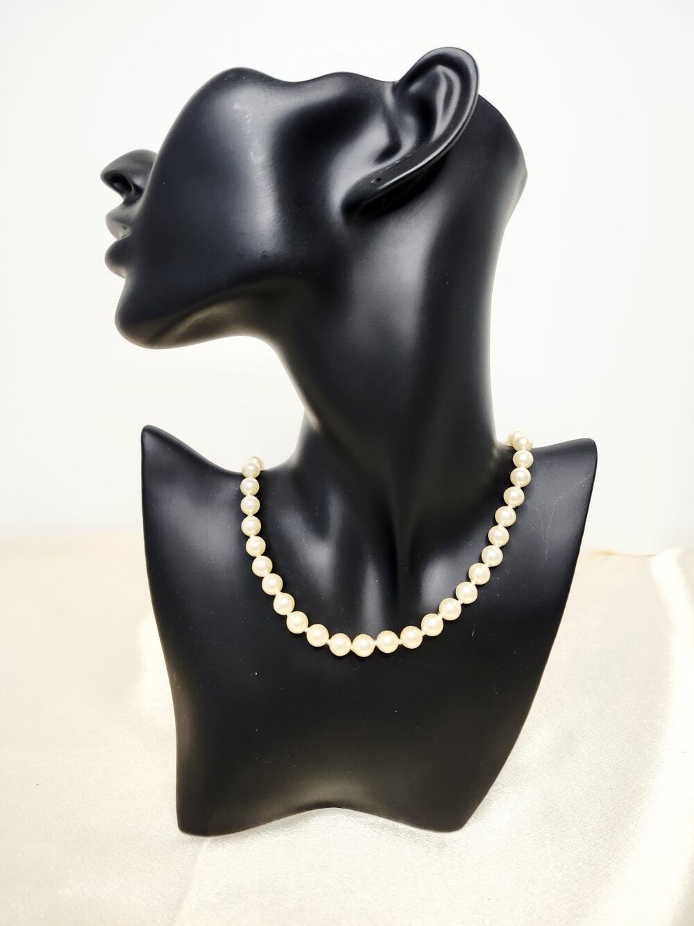 Nolan Miller Glamour Collection Faux Pearl Necklace Gold Tone Clasp 18" Classic
